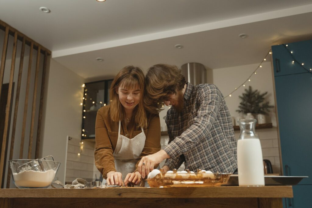Section's illustration on the 5 ideas of activities to do as a couple in winter cooking