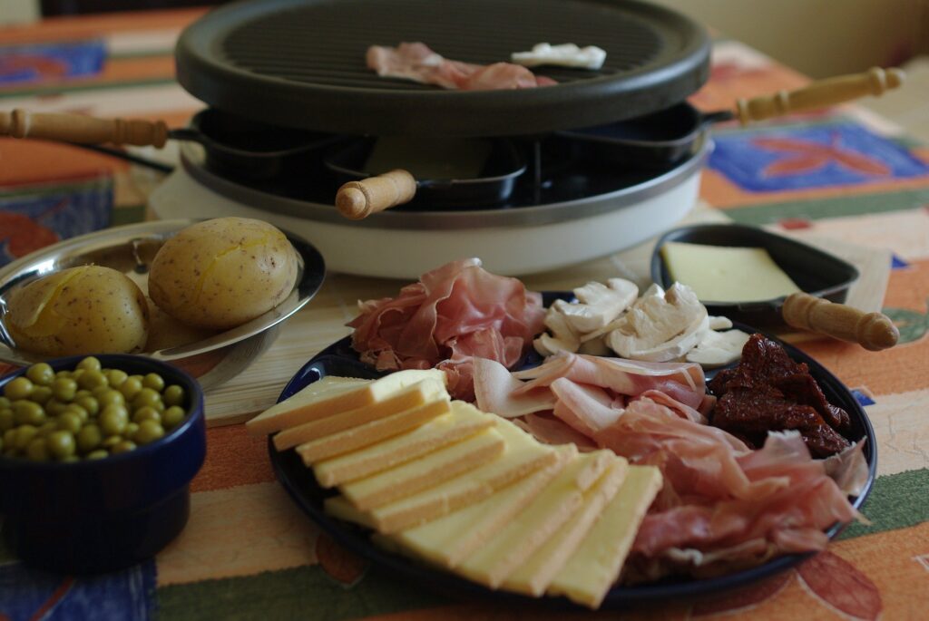 Activities to do as a couple in winter raclette or fondue?