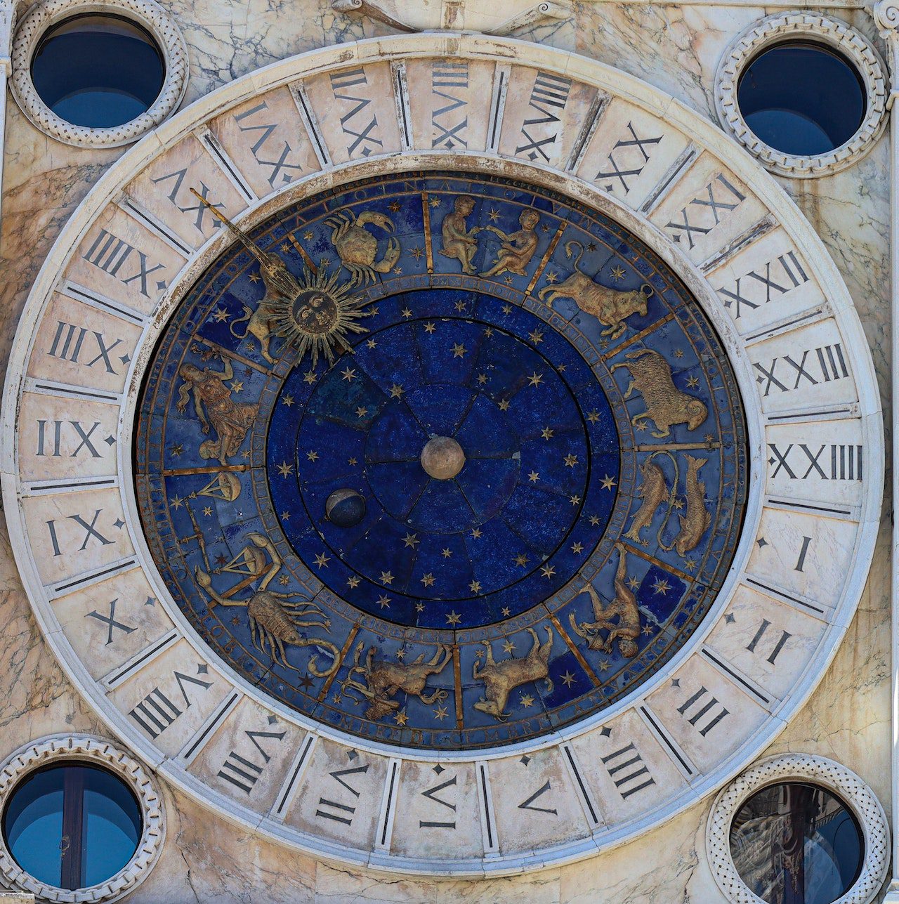 A clock with the signs of the zodiac