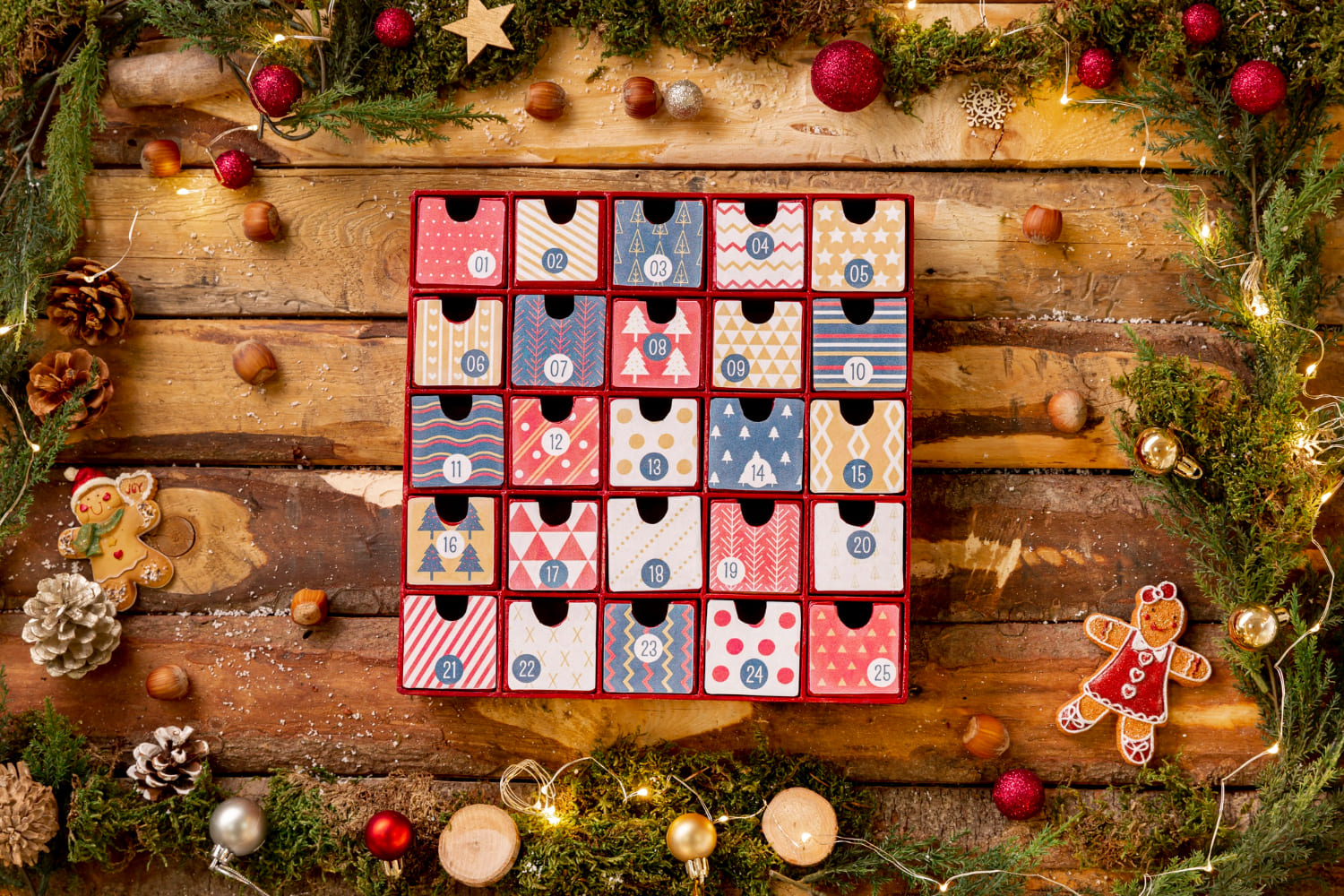 24 ideas for your sexy couples advent calendar Sexy couples advent calendar with 24 small red house-shaped gift bags